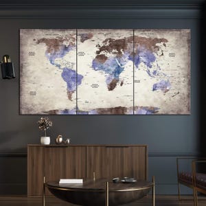 素朴な青と茶色の世界地図プリント ヴィンテージスタイル アンティーク調旅行アート 大きなニュートラルな壁装飾 アンティークアーストーンのポスター