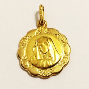 18k solid yellow gold Virgin Mary religious pendant(12mm/14mm/17mm)work of art outlined engraved timeless classic pendant for men and women