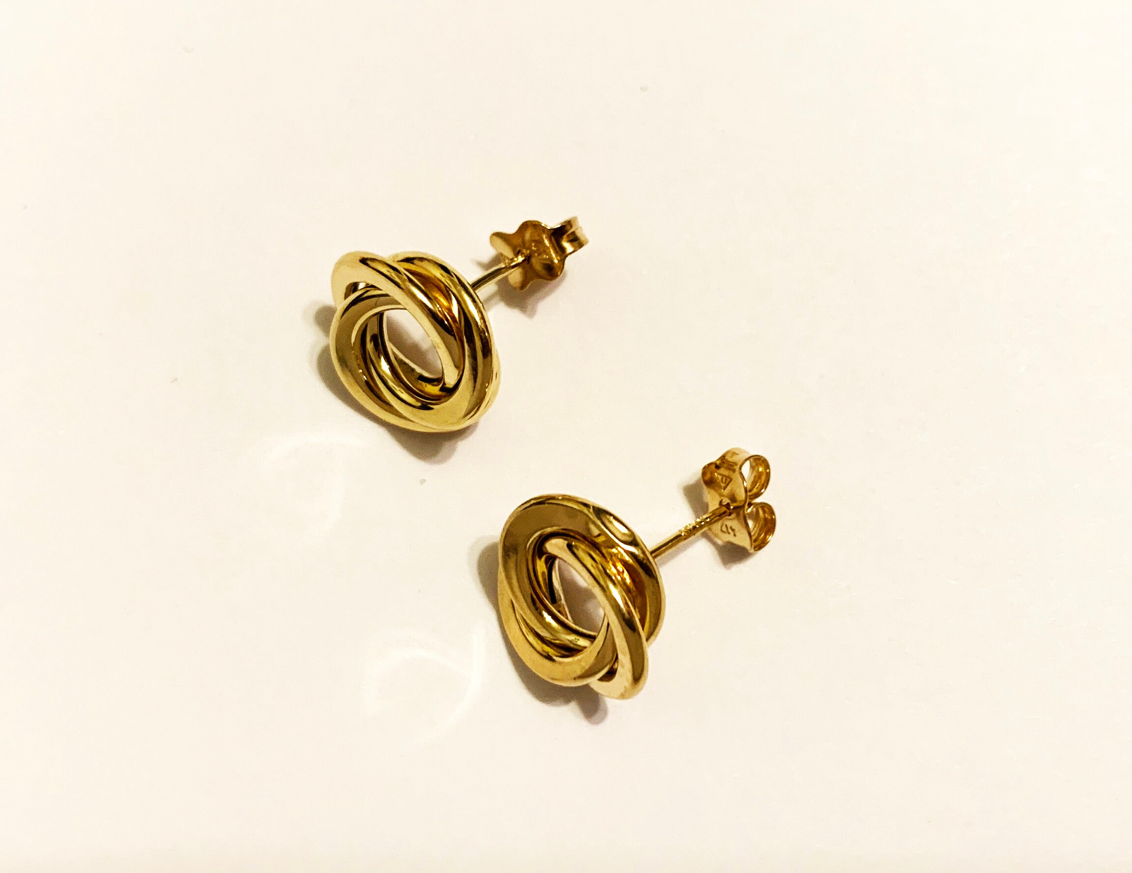14 Karat Yellow Gold 10 Millimeter Lover's Knot Stud Earrings – Aurum  Jewelers