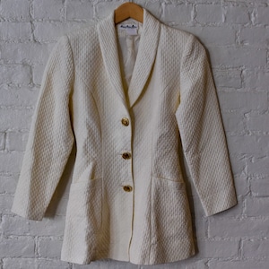 1990's Vintage Chantal Thomass Gewatteerde cream jacket met celestial buttons afbeelding 1