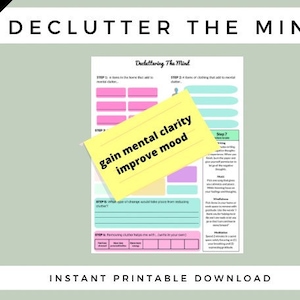 Puede incluir: Hoja de trabajo imprimible titulada "Decluttering The Mind" con una nota adhesiva amarilla que dice "gain mental clarity improve mood". La hoja de trabajo está diseñada para ayudarte a ordenar tu mente y mejorar tu claridad mental y tu estado de ánimo.