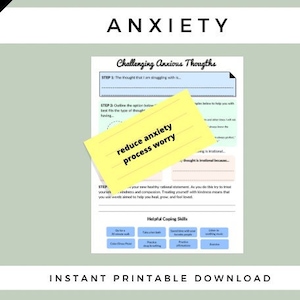 Może przedstawiać: Wydrukowany arkusz roboczy zatytułowany "Challenging Anxious Thoughts" z sekcjami do wypełnienia i żółtą karteczką samoprzylepną z napisem "reduce anxiety process worry". Arkusz zawiera przydatne umiejętności radzenia sobie i ma na celu pomóc w radzeniu sobie z lękiem.
