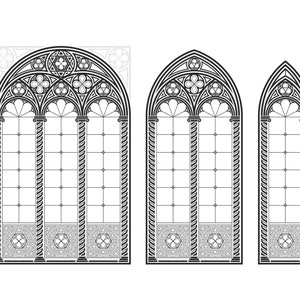 Puede incluir: Tres ventanas arqueadas de estilo gótico en blanco y negro con detalles intrincados. Las ventanas están divididas en secciones por columnas verticales y barras horizontales.