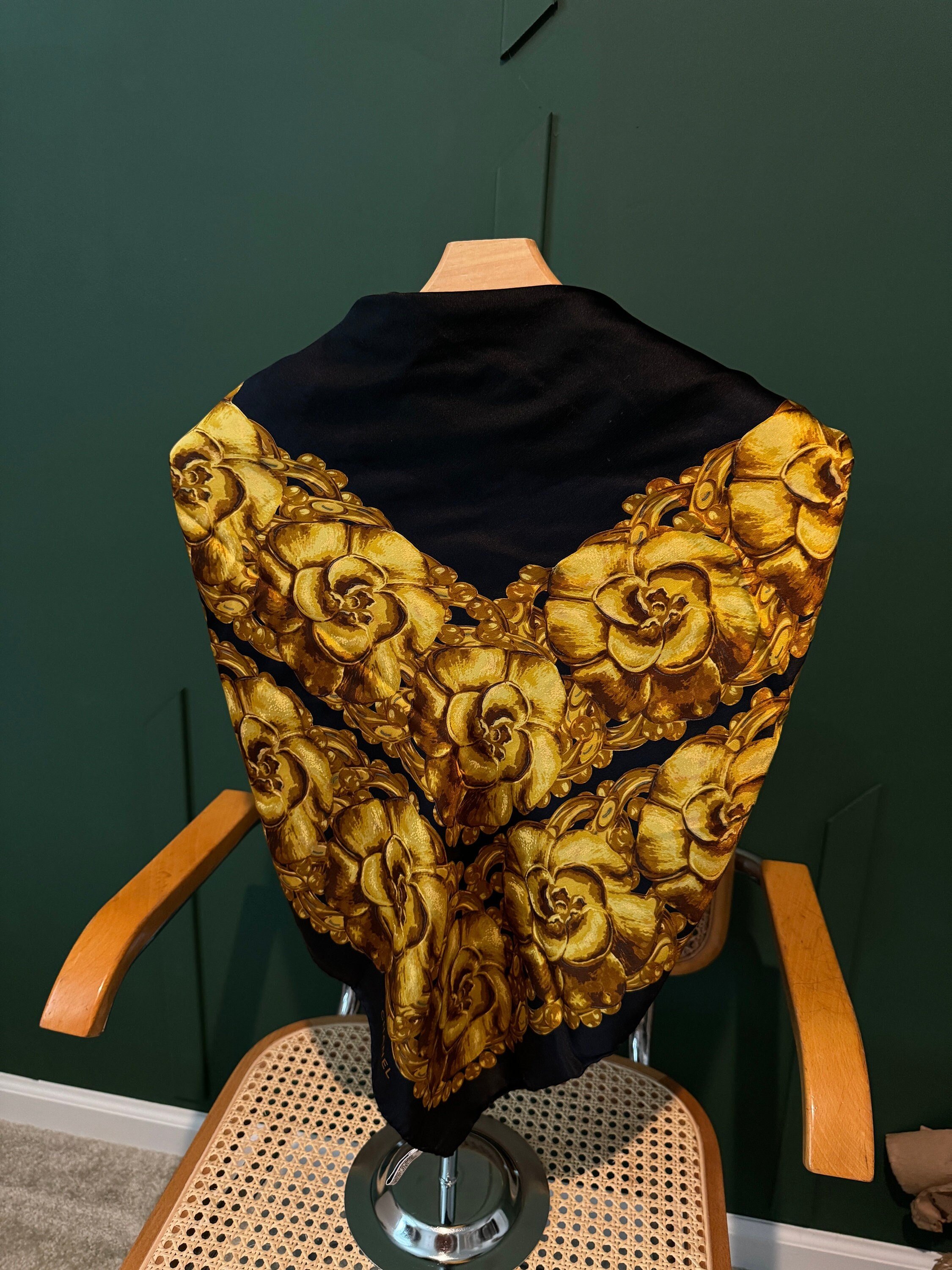 CHANEL フラワーパターン スカーフ Vintage Chanel Silk Scarf, Floral Gold Flowers Chanel Scarf