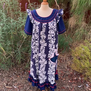 Vintage 1970s XL Mod Floral Hawaiian Dress / RM Hawaii Navy Blue, White and Red Mumu Style