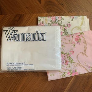 NIP Wamsutta White Twin Flat Sheet with 2 floral pillowcases / Vintage 70s MCM Retro Sheet Set