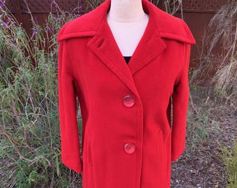 1960年代のヴィンテージレッドウールコート、ブラックフェイクファー