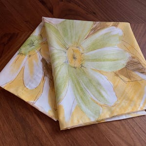 Vintage 70s Cannon Heavenly Daisy Pillowcase Vintage Mod Floral Yellow Orange Green Daisies Retro MCM Mid Century