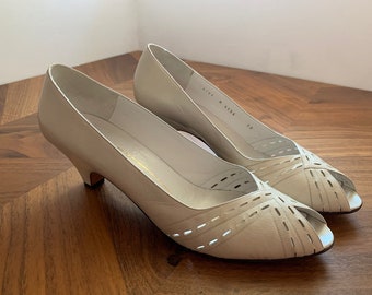 Vintage Bruno Magli 10 AA Peeptoe Pumps / Woman’s Shoes with Heels / White Leather / Made in Italy 70s 80s