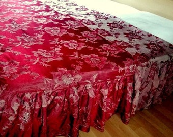 Couverture de lit vintage/ Couverture de lit de soie avec frills/ couverture de fleur rouge/ couverture de lit double/ Décor à la maison/ 60s