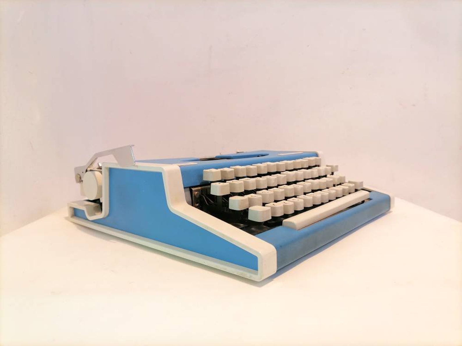 Vintage Typewriter / Typewriter With Box/ Unis Tbm De Luxe Typewriter ...