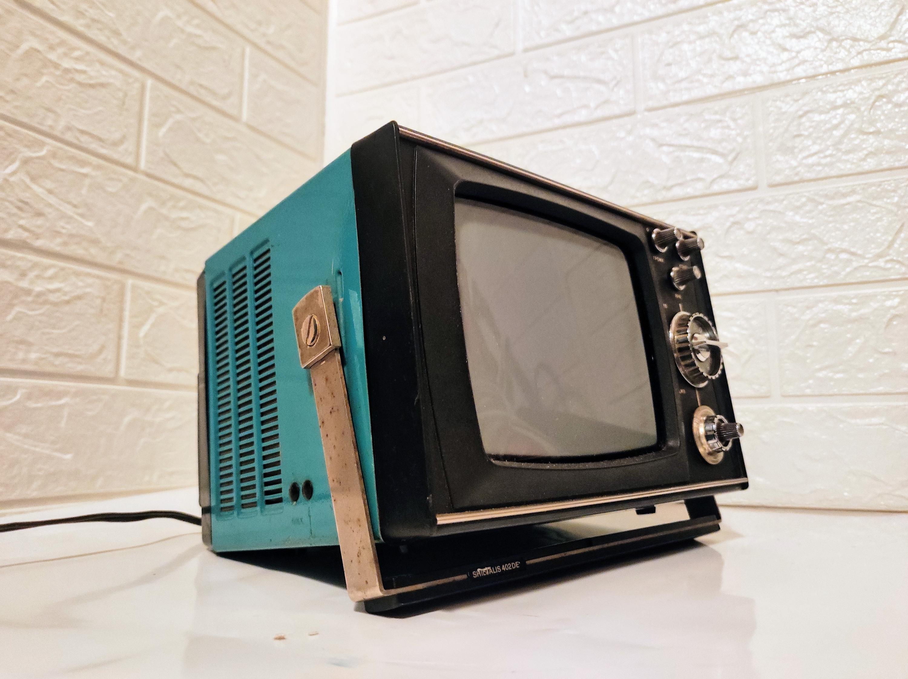 Vintage TV Portable/ Vintage Television Russia/ Shiljalis