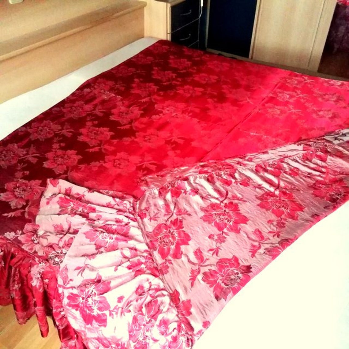 Vintage Bed Cover/ Silk Bed Cover With Frills/ Red Flower Etsy