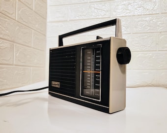 希少なヴィンテージ品、ソニー TR-63 アイボリー/レッド トランジスタ