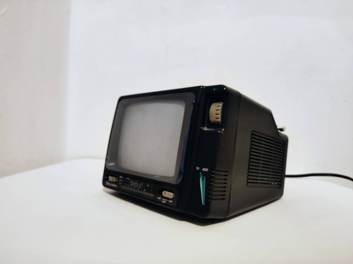 Vintage Small Roadstar TV / Portable TV / Small Tv / Roadstar Tv / Black  And White TV / Plastic TV / Retro Tv / Camping Tv / Mini TV / Japon / 90s -   France