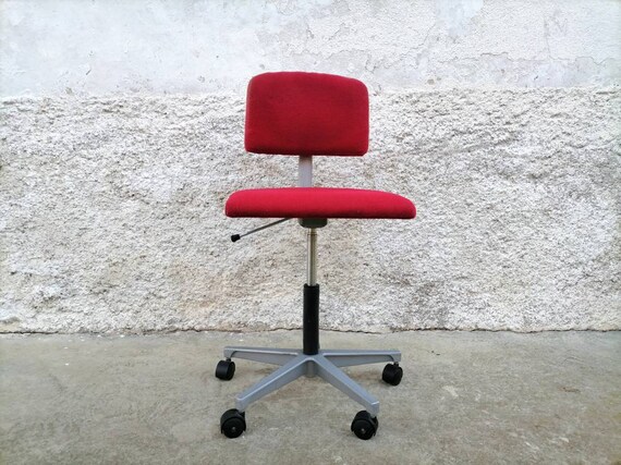 Red swivel desk on sale chair