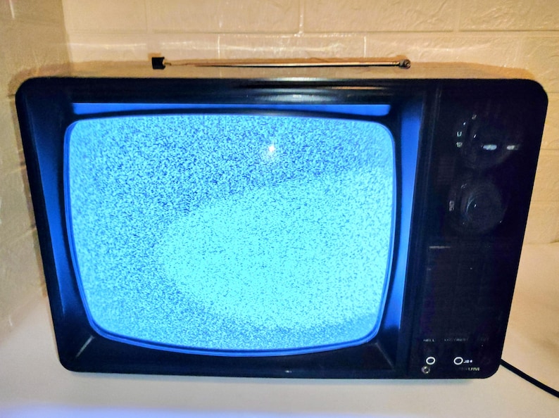 Retro Rectangle Tv Vintage Portable Old Television / Old Universum TV / 80s Tv/retro ...
