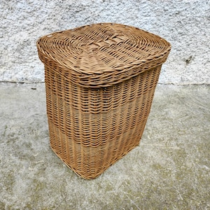 Vintage Modern Rattan Box / Retro Rattan Laundry Box/Modern Rattan Laundry Storage / Mid Century Rattan/Old Rattan Storage / Boho Style /80s