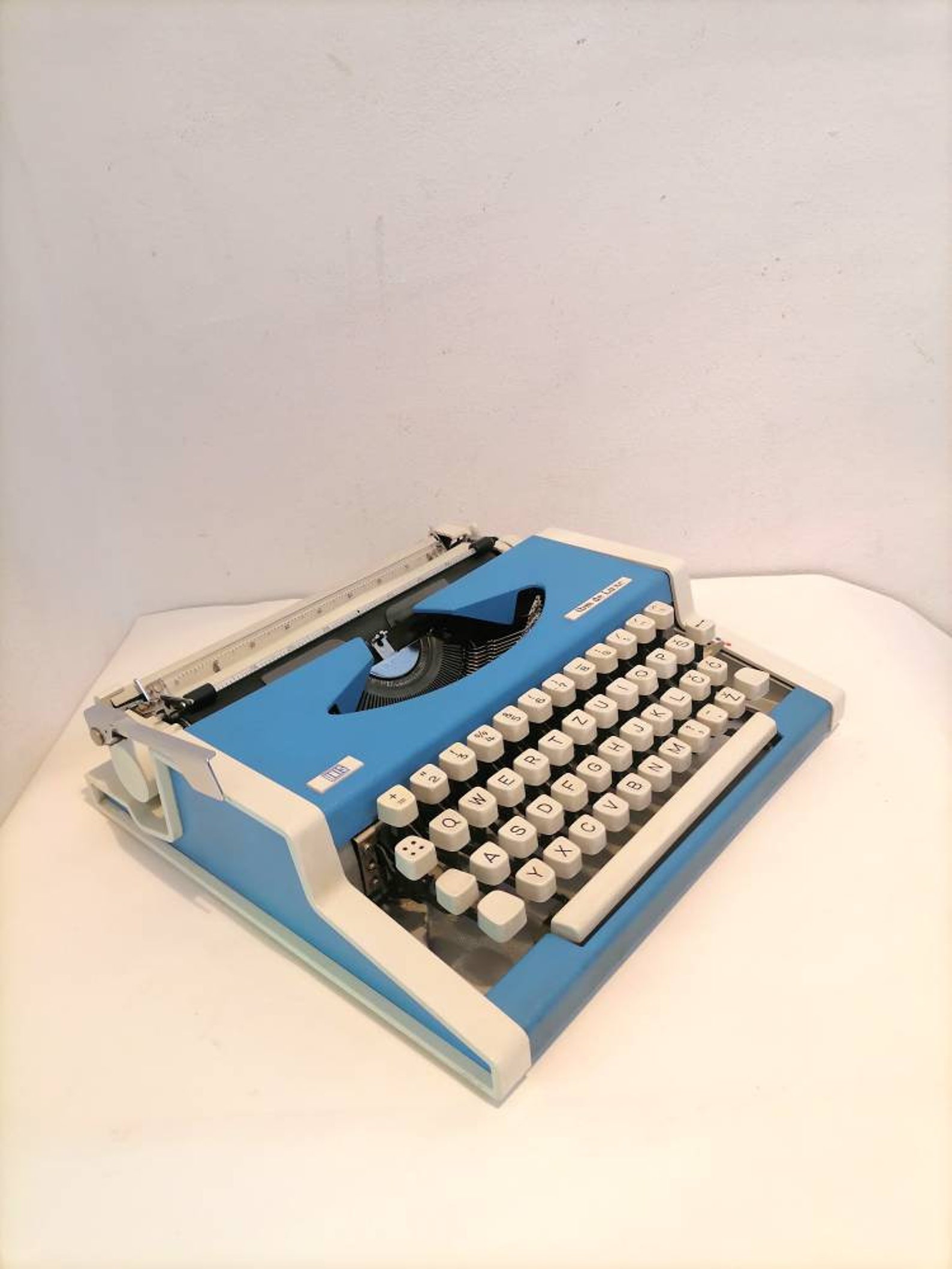 Vintage Typewriter / Typewriter With Box/ Unis Tbm De Luxe Typewriter ...