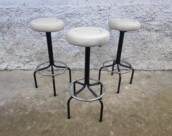 Vintage 1 of 3 Metal and Leather Bar Stools /Retro Bar Chairs / Old White faux Leather Chairs / Metal And Faux Leather Stools / Mid Century
