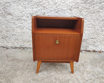 Vintage nachtkastje / Mid-century / Nachtkastje met opbergruimte / Retro nachtkastje / Opbergtafels / Houten nachtkastje uit Joegoslavië, jaren 70