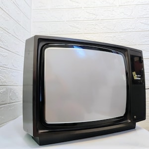 Retro Portable TV Fisher/ Black Plastic Tv/ Mid Century Colour Tv / Old Working Tv/ Retro Tv / Black Tv/ Modern Working TV / 90s