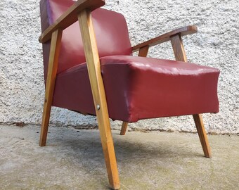 Poltrona de lounge em couro sintético vermelho de meados do século XX, móvel iugoslavo vintage, poltrona de coquetel dos anos 60.