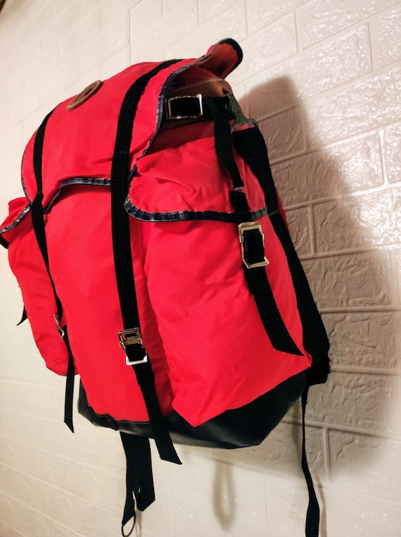 Sac à Dos Vintage Kelty Années 70 – Rouge, 75L, Cadre Alu, Patchs Yosemite