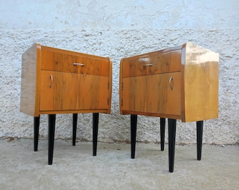 Conjunto de mesas de cabeceira modernas de meados do século XX / Mesas de cabeceira retrô de madeira / Mesas de cabeceira vintage da Iugoslávia / Anos 70