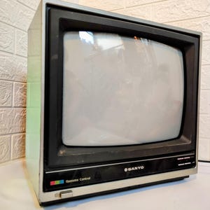 Vintage Portable Television / Tv Set From Japan /70s / Retro Sanyo TV/ Sanyo Mini Tv / No-Working Tv / Mid Century Tv/ Japan / Vintage Tv