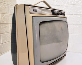 Vintage Portable Old Television / Old Universum TV / 60s / Retro Universum TV / No-Working Tv / Mid Century Modern Tv/ Home Decor