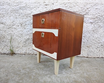 Mesita de noche moderna de mediados de siglo / Mediados de siglo / Mesita de noche con almacenamiento / Mesita de noche retro / Mesa con almacenamiento / Mesita de noche de madera / Yugoslavia / Años 70