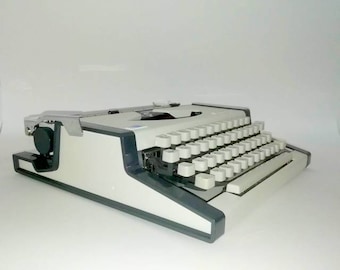 Vintage Mechanical Typewriter / White Working Typewriter / Typewriter With Case / Typing Machine / Unis TBM de Luxe/ 70's Yugoslavia