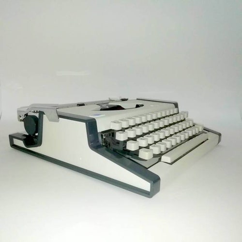Vintage Mechanical Typewriter / White Working Typewriter / Typewriter With Case / Typing Machine / Unis TBM de Luxe/ 70's shops Yugoslavia