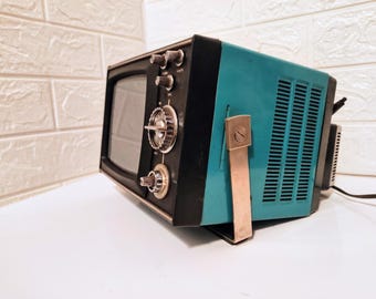 Vintage USSR Portable TV: Green Retro Shiljalis 402D (non-working