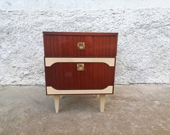 Mesita de noche vintage / Mediados de siglo / Almacenamiento de mesita de noche / Mesa de noche retro / Mesa de almacenamiento / Mesita de noche de madera / Yugoslavia / Años 70