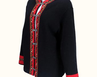 Kardigan z norweskiej wełny w stylu vintage: wykończenie w stylu nordyckim, zapięcia cynowe