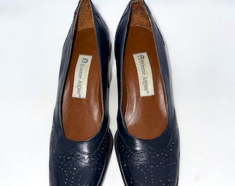 Vintage Etienne Aigner Navy Leather Wingtip Pumps Women’s Size 6 Narrow Classic Heels