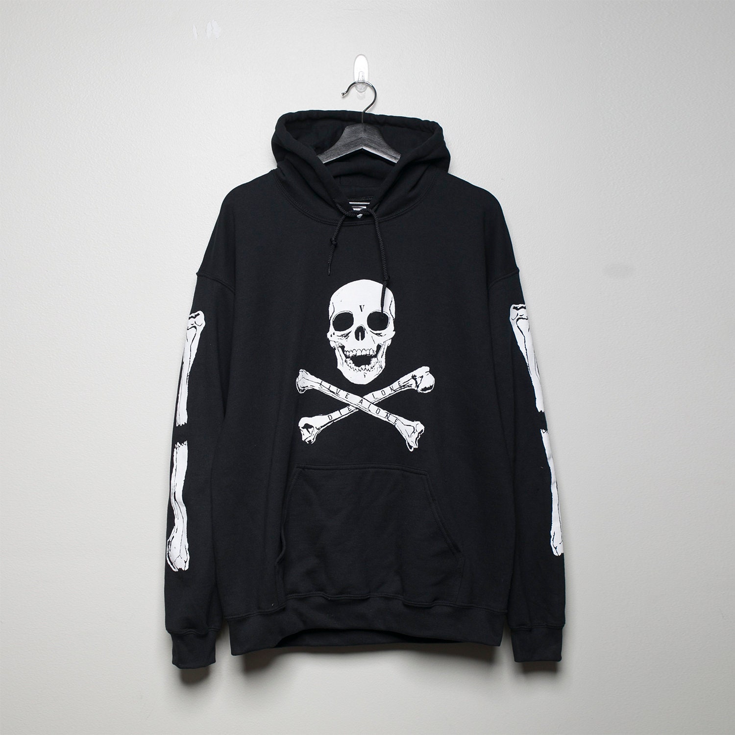 paulie's skull pullover