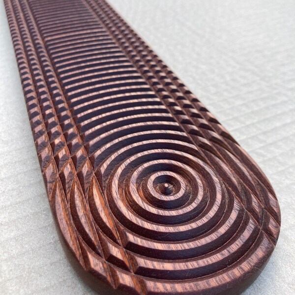 Spanking Paddle Tenderiser aus Holz auf Bestellung