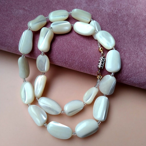 White Mother of Pearl Flat Bead Necklace, 19 inch… - image 3
