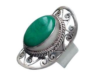 Anillo ancho de plata de ley con cabujón de malaquita, joyería tribal vintage de gran tamaño.
