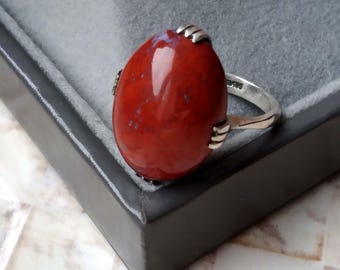 Pierścień z czerwonego jaspisu, duży kaboszon ze srebra próby 925, biżuteria z kamieni naturalnych w stylu vintage