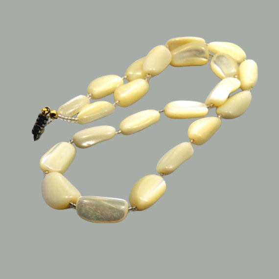 White Mother of Pearl Flat Bead Necklace, 19 inch… - image 9