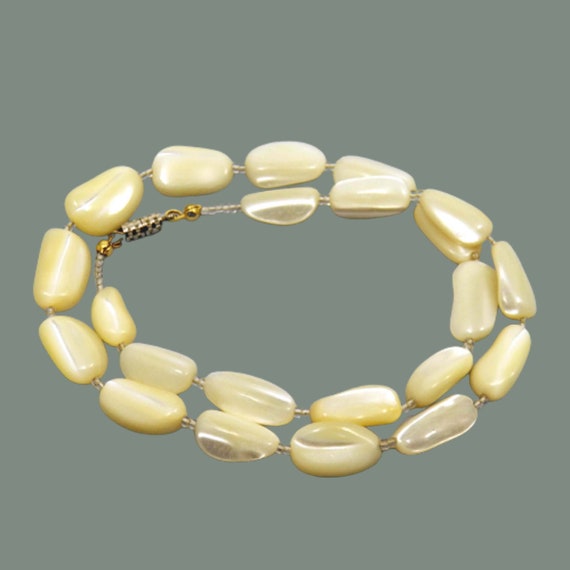 White Mother of Pearl Flat Bead Necklace, 19 inch… - image 5