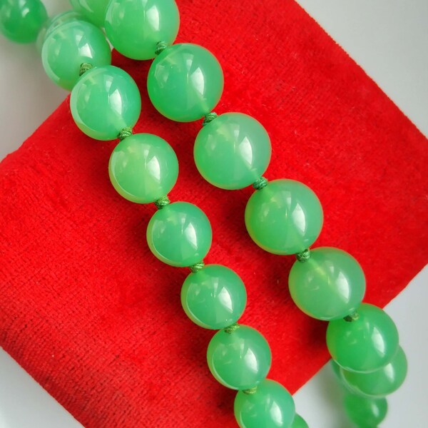 Knotted Green Chalcedony Bead Necklace 22 inch, Graduated Natural Stone Vintage 1950s Jewelry