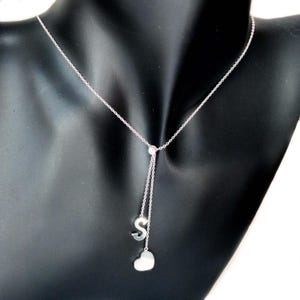 Colgante de plata 925 con la letra S y un corazón, delicado collar de cadena de plata de ley, joyería minimalista con iniciales.