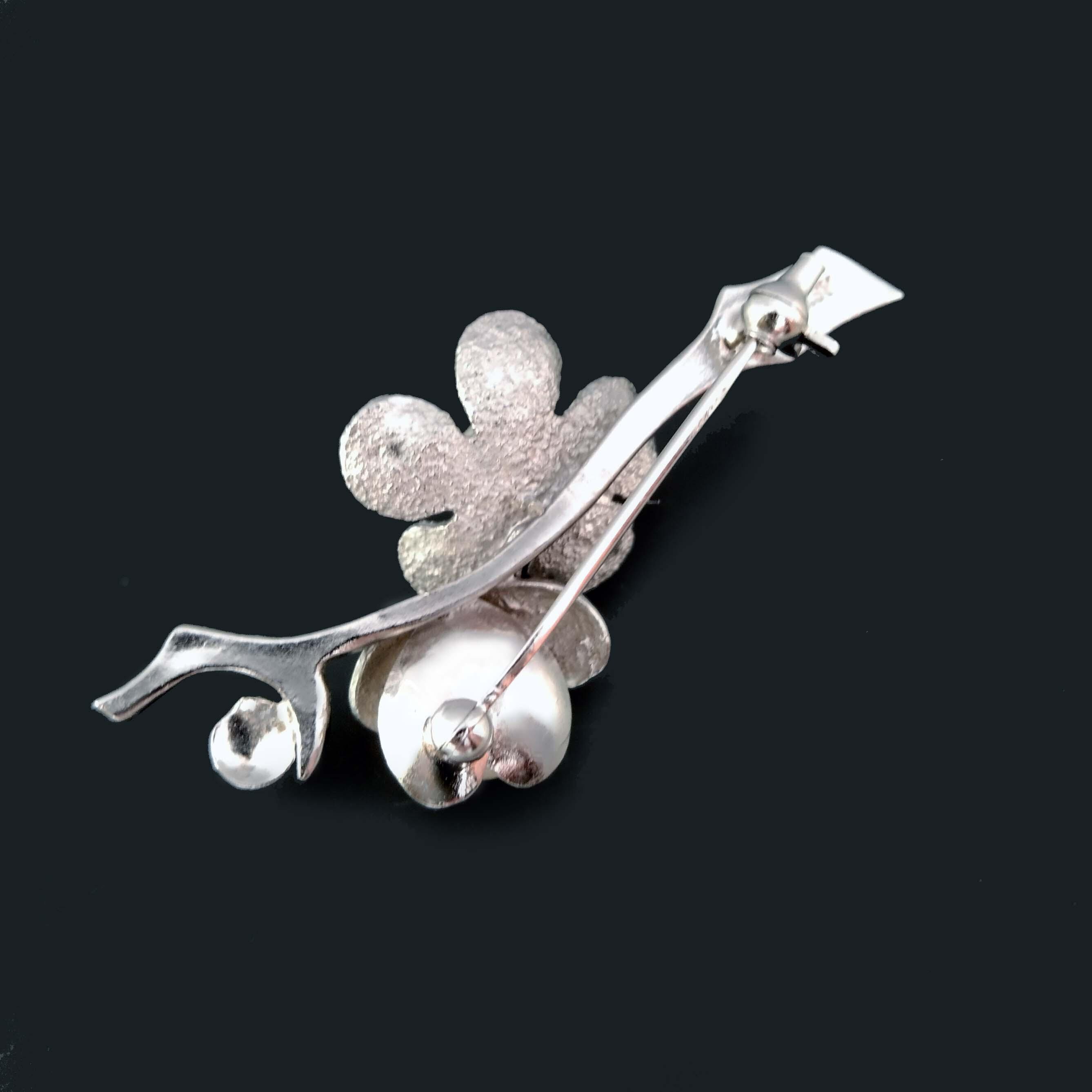 アクセサリー Akoya Pearl brooch in silver Rank A Mikimoto Estate Akoya Pearl Brooch 2.5