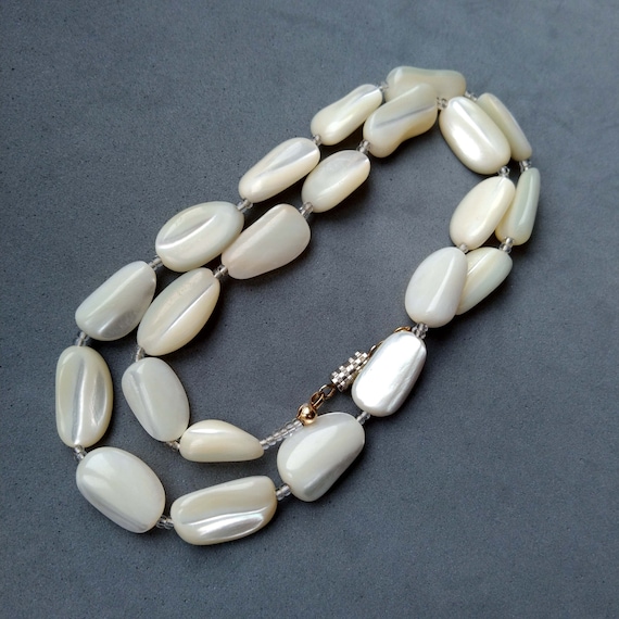 White Mother of Pearl Flat Bead Necklace, 19 inch… - image 2