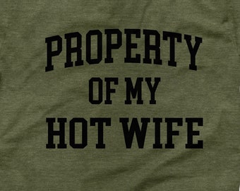 Äger min heta fru T-shirt, rolig make-tröja, gift make-tröja, årsdagspresent, present till make, romantisk present till honom